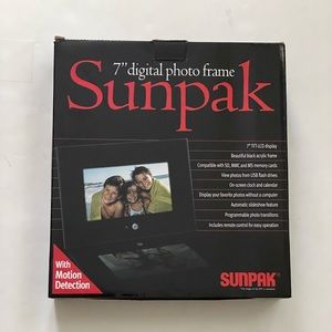 Sunpak 7" Digital Photo Frame with Remote, LCD display, Black